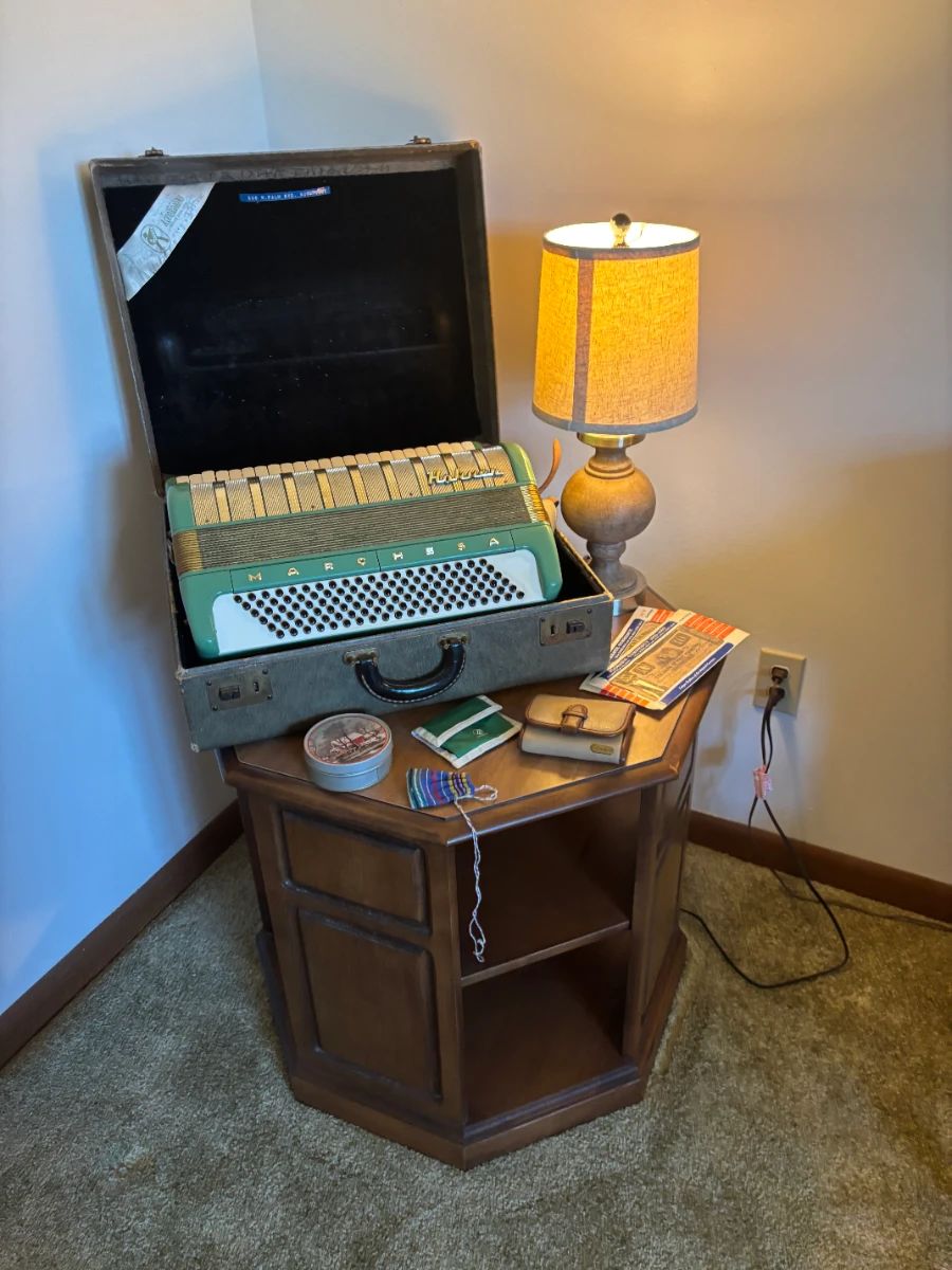 DES 1 DAY SALE SATURDAY ONLY - NICEVILLE - ANTIQUES, VINTAGE FINDS, COLLECTIBLES, VINYL, AND MORE!