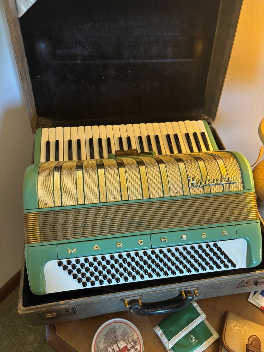 DES 1 DAY SALE SATURDAY ONLY - NICEVILLE - ANTIQUES, VINTAGE FINDS, COLLECTIBLES, VINYL, AND MORE!