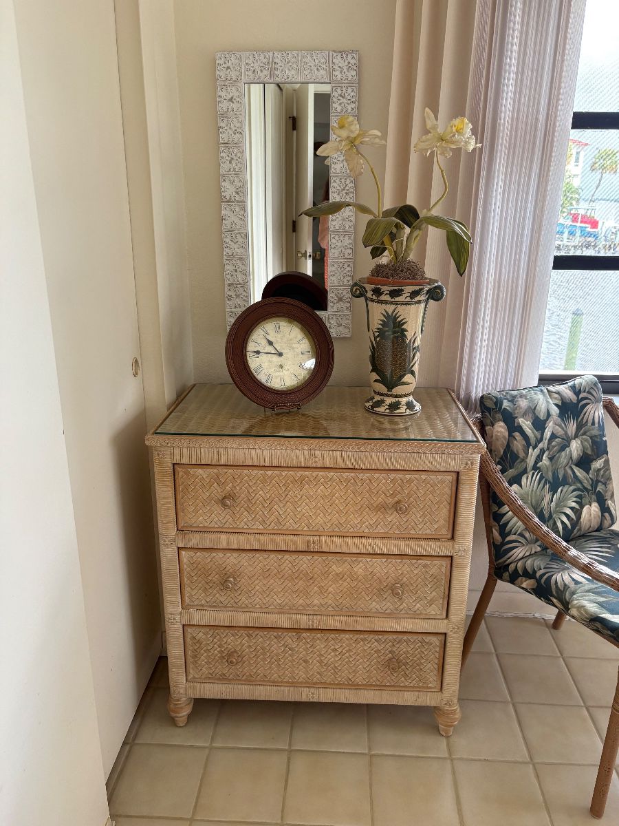 Estate Sale By The Ladies of Lake Suzy