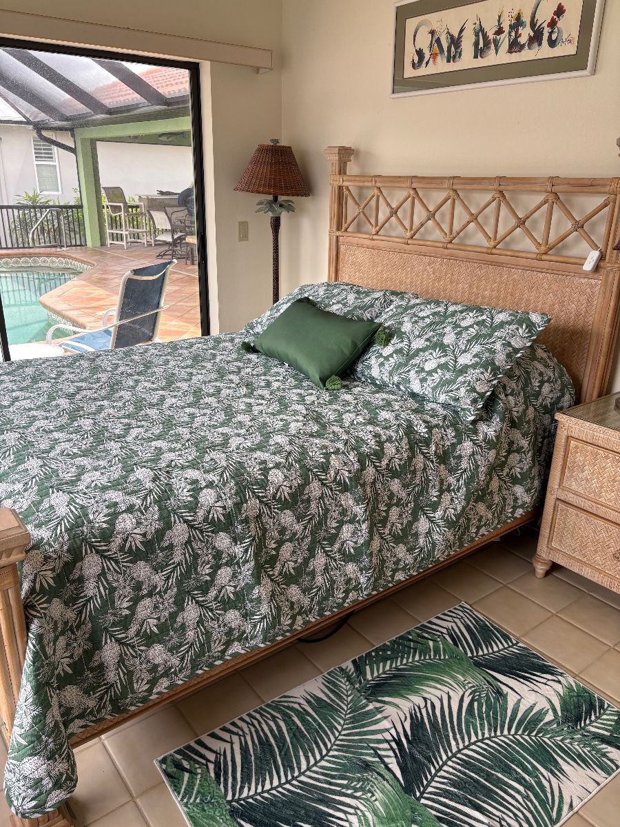 Estate Sale By The Ladies of Lake Suzy
