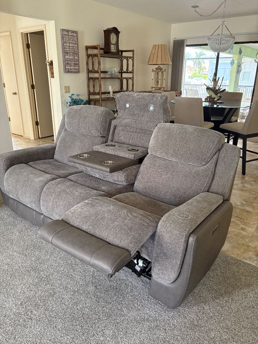 Estate Sale By The Ladies of Lake Suzy