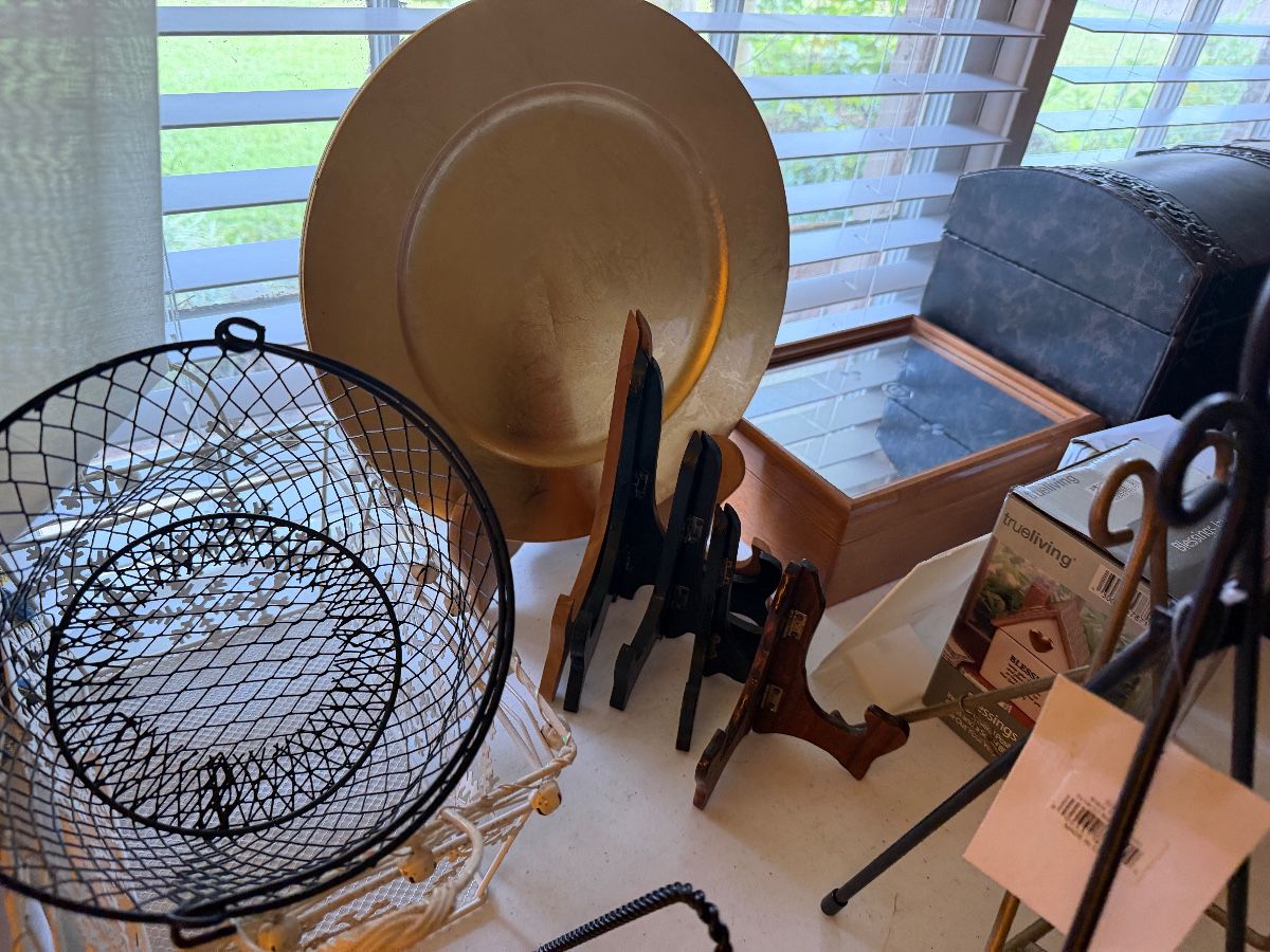 North Dothan Estate Sale - Vintage, Retro, Collectibles and More!