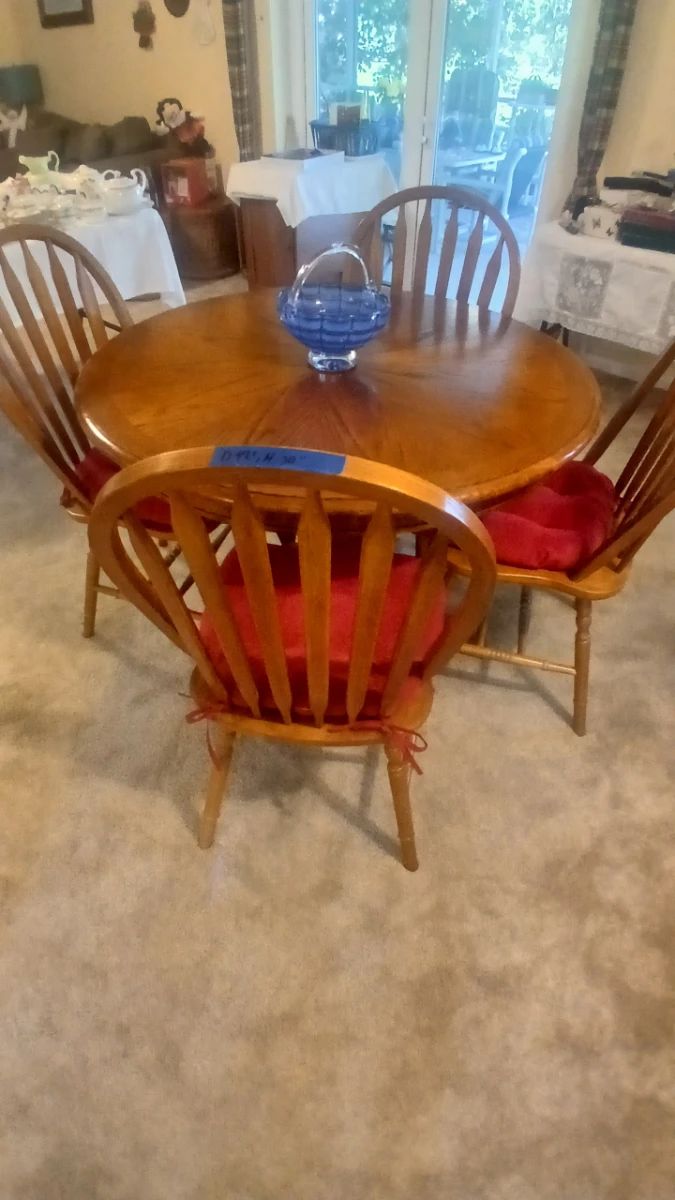 Light Oak Round Dining Table with 4 Chairs