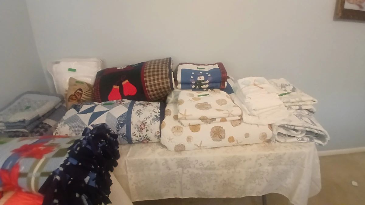 Linens & Quilted Goods Lot