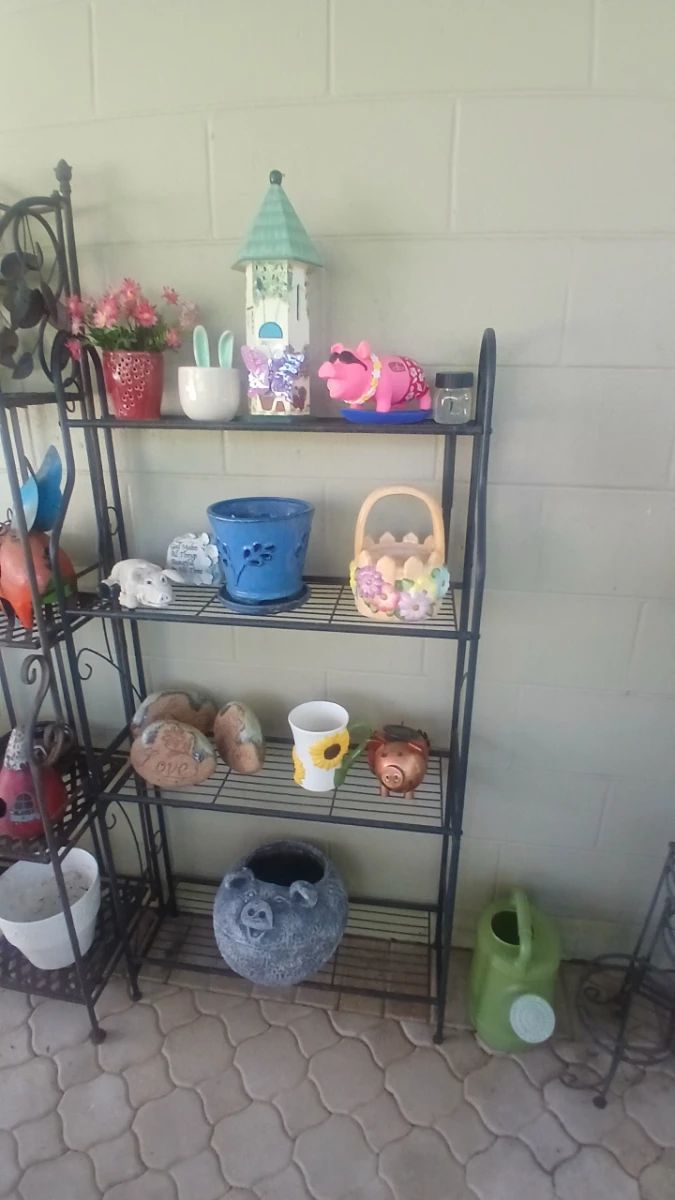 Garden Decor & Planters Lot