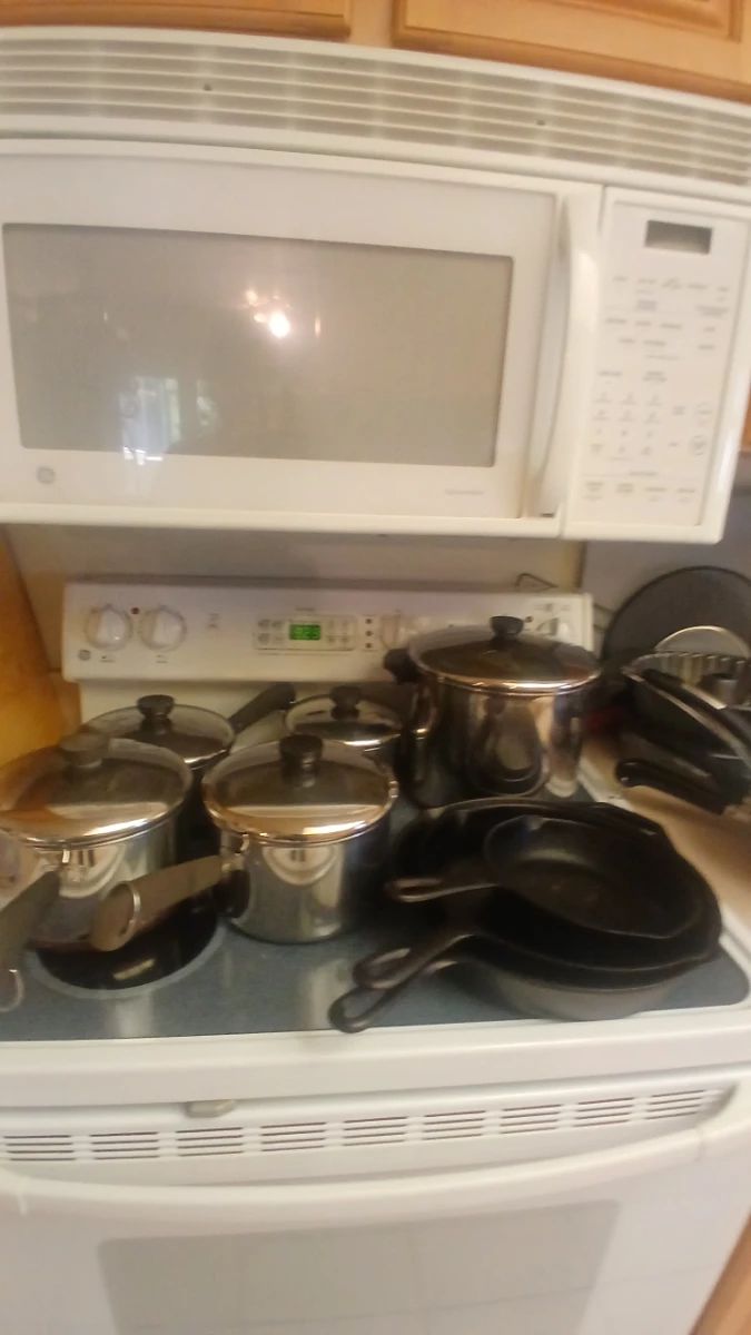 Cookware & Cast Iron Skillet Lot