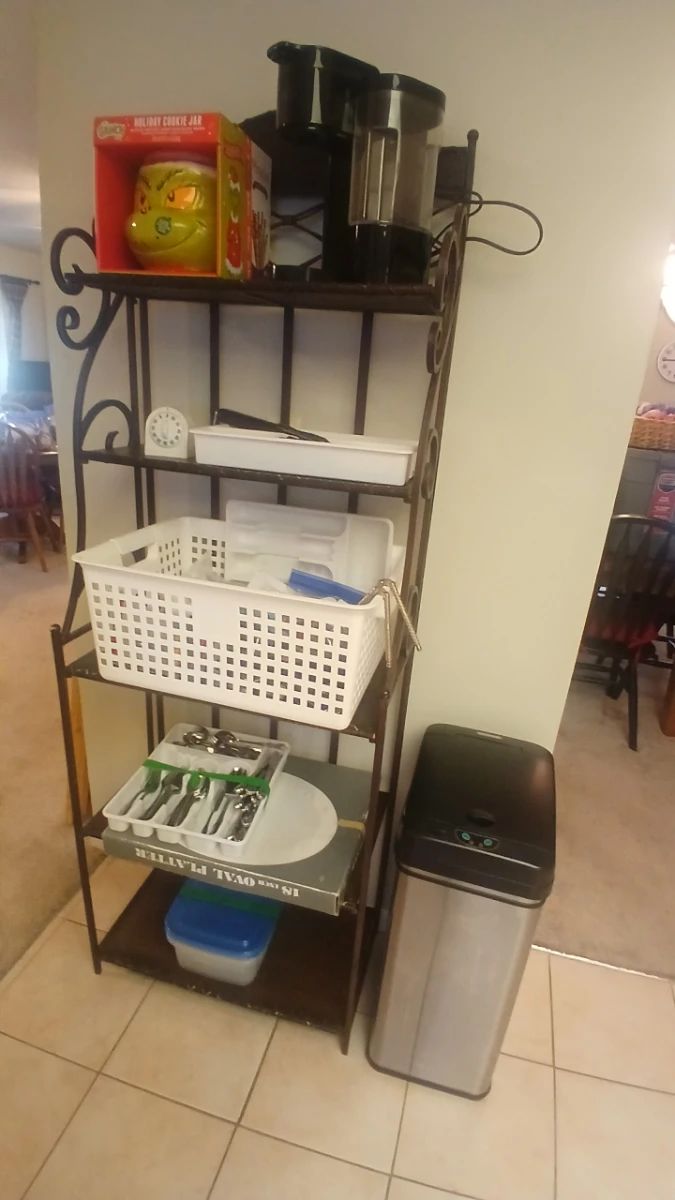 Kitchen Storage & Appliances Lot