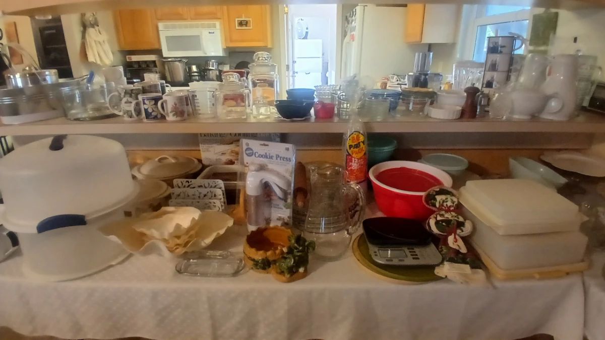 Kitchenware & Small Appliances Lot