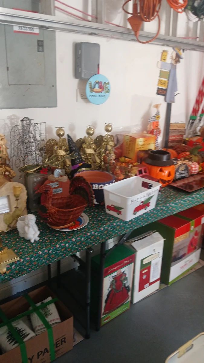 Seasonal Decor & Collectibles Lot