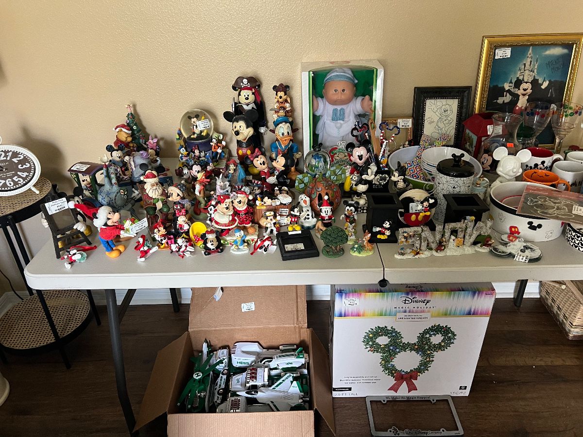 Disney • Coach • Michael Kors • Dooney & Bourke • Tommy Bahama • Norman Rockwell • Holiday Décor!