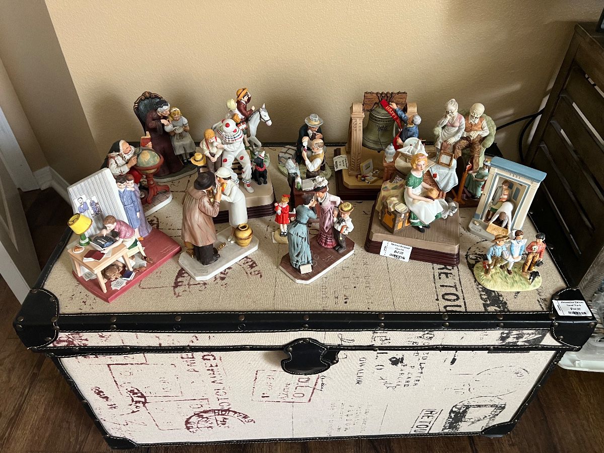 Disney • Coach • Michael Kors • Dooney & Bourke • Tommy Bahama • Norman Rockwell • Holiday Décor!