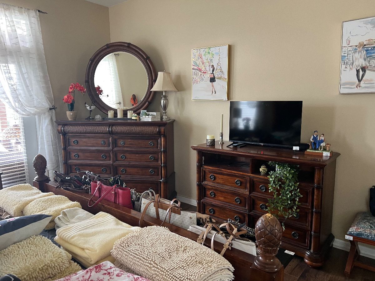 Disney • Coach • Michael Kors • Dooney & Bourke • Tommy Bahama • Norman Rockwell • Holiday Décor!