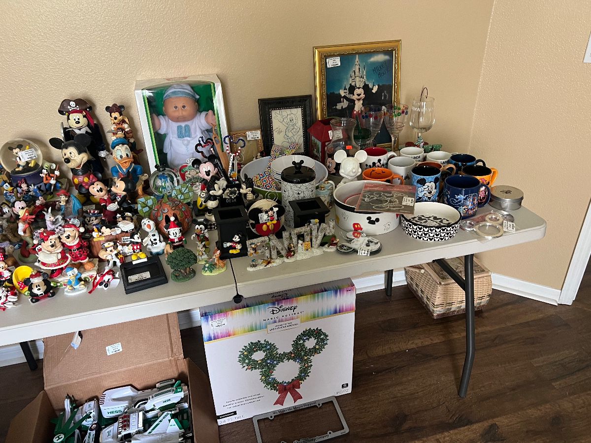 Disney • Coach • Michael Kors • Dooney & Bourke • Tommy Bahama • Norman Rockwell • Holiday Décor!