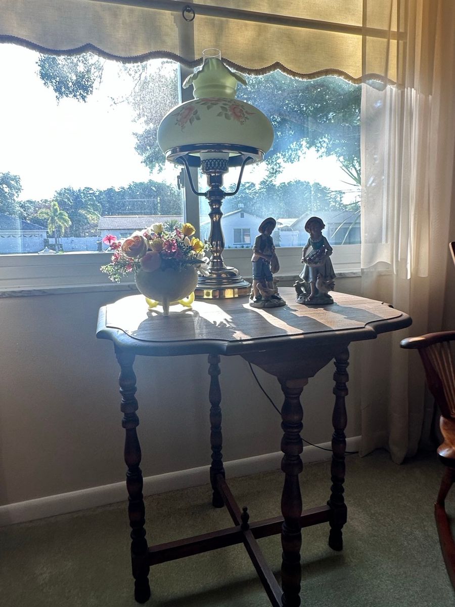 Antique Accent Table with Spindled Legs and Frosted Glass Banquet Lamp