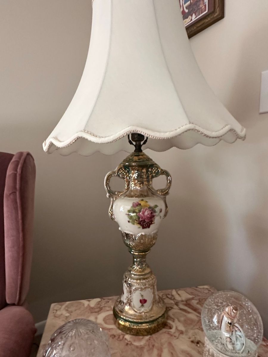 Porcelain Floral Urn Table Lamp
