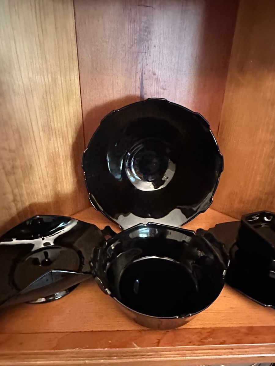 Black Scalloped Edge Glassware Assortment