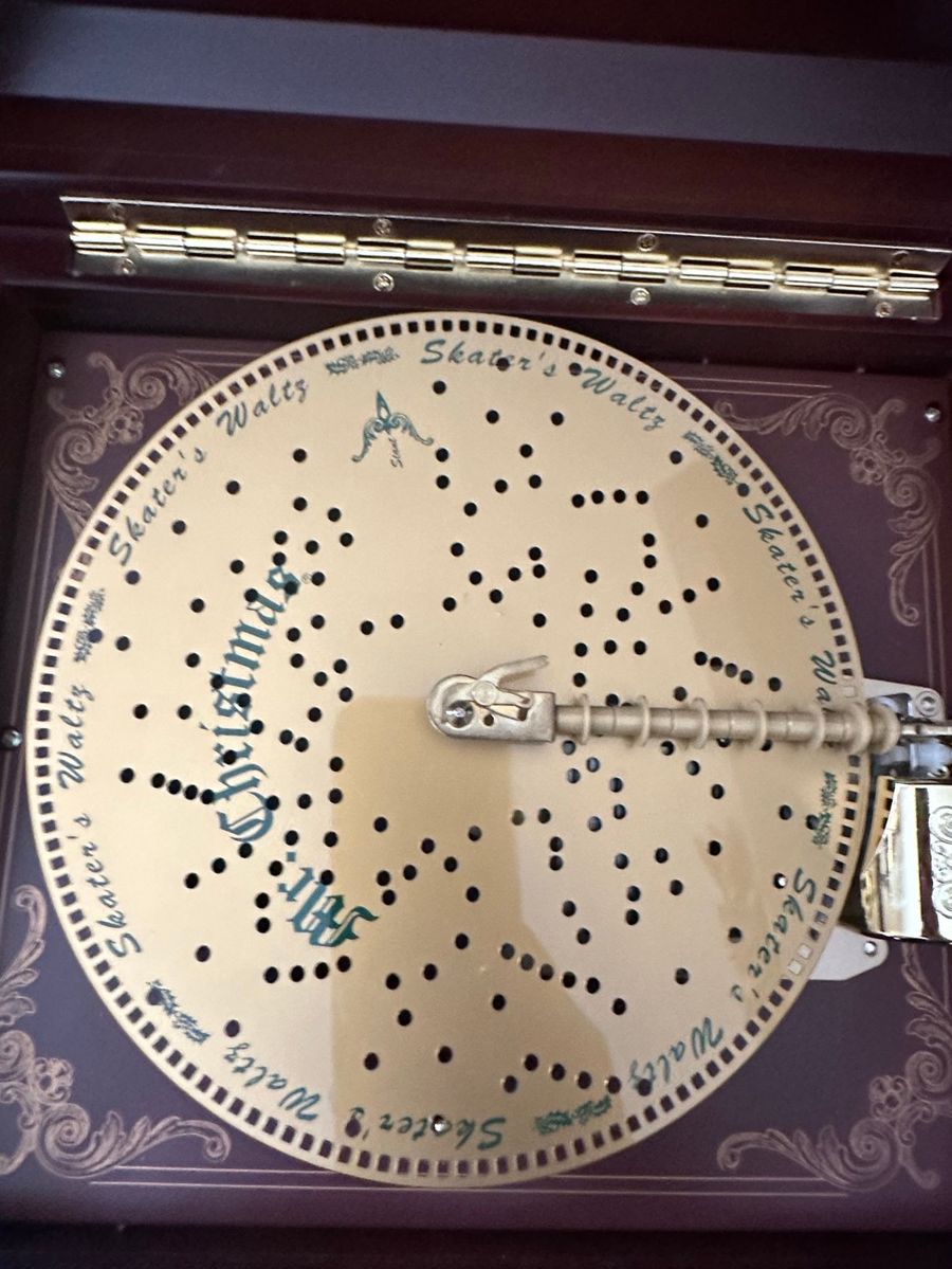 Mr. Christmas "White Christmas" & "Skater's Waltz" Musical Movement Box