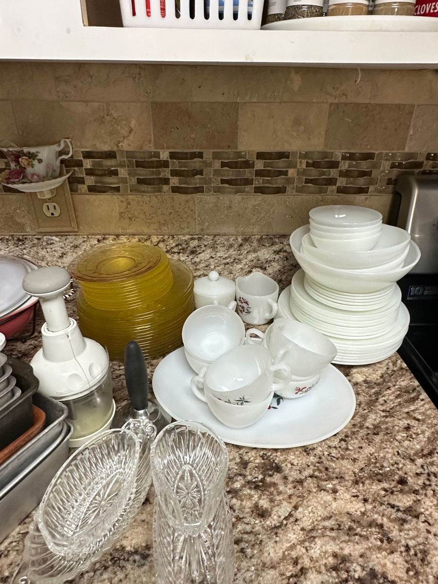 Kitchenware Assortment with Glassware & Dinnerware