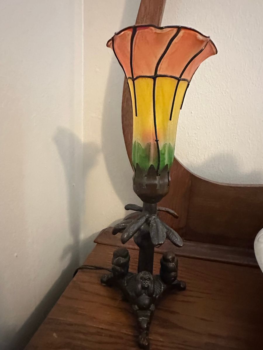 Stained Glass Style Floral Accent Lamp