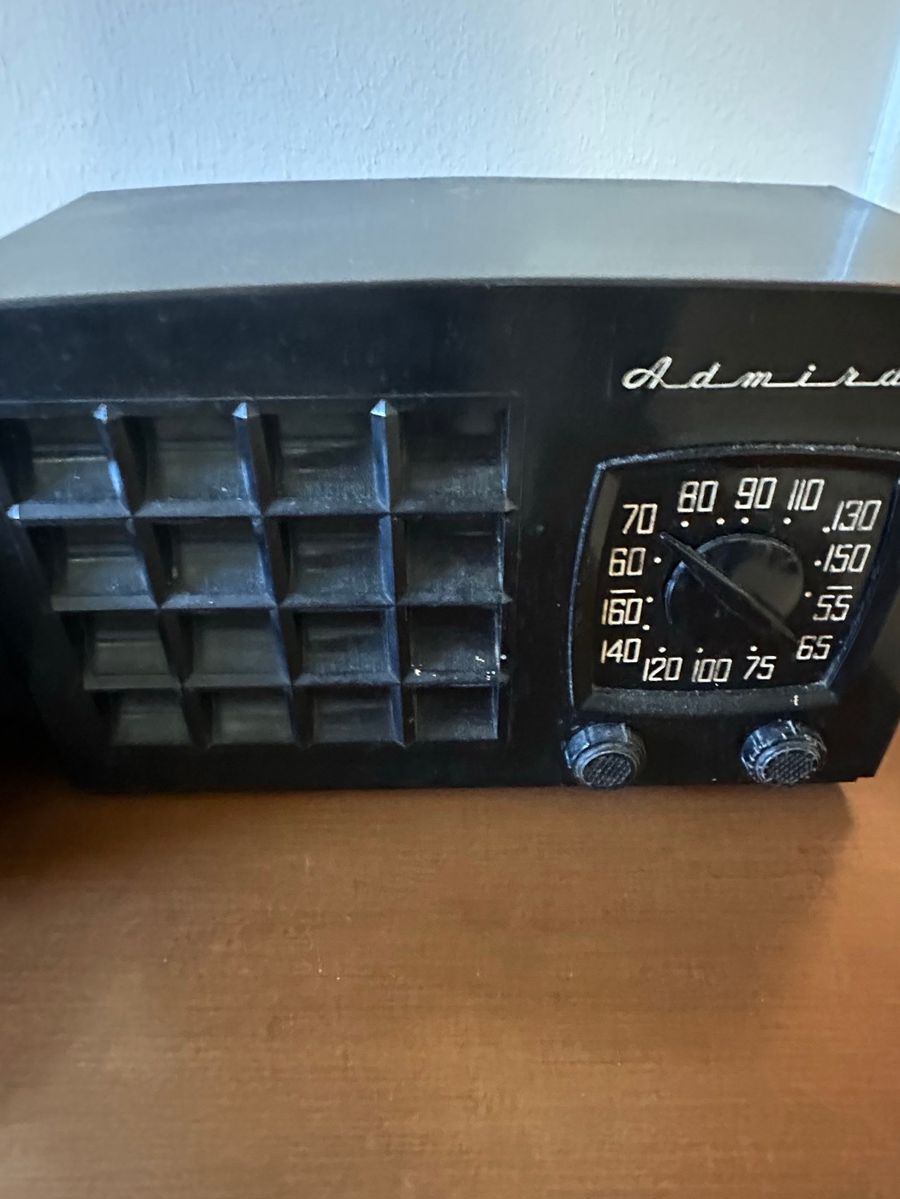 Admiral Vintage AM Tabletop Radio