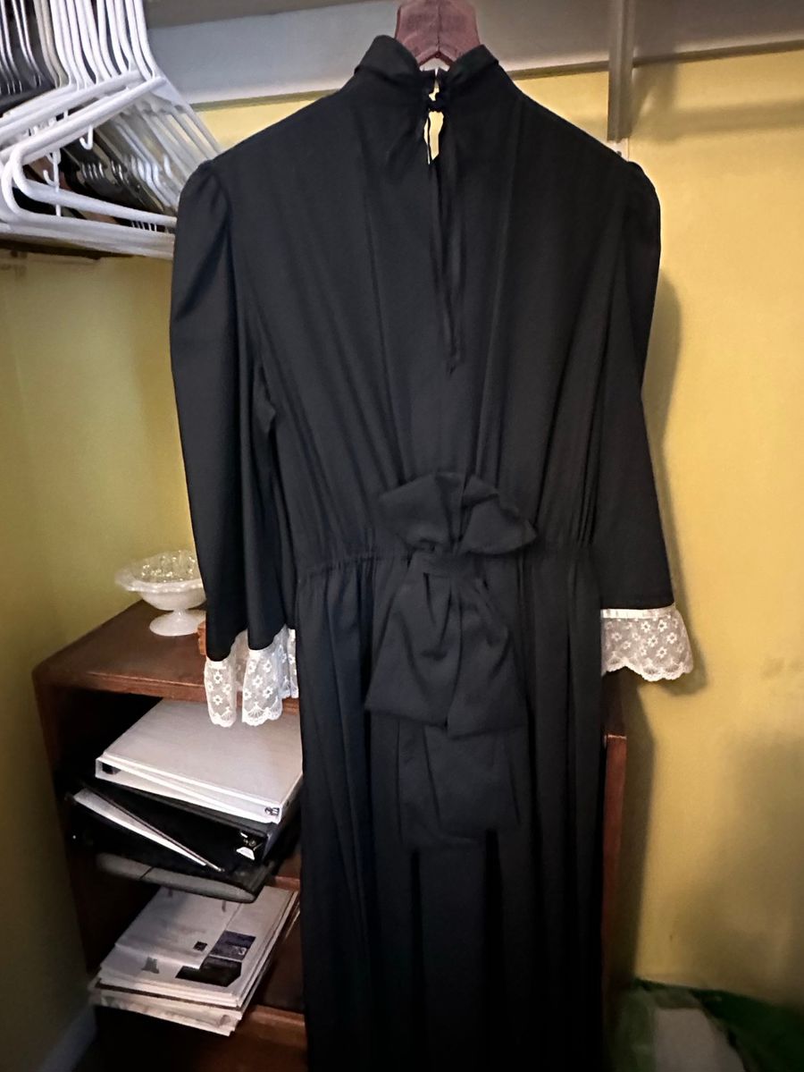 Vintage Black Formal Dress with Lace Trim Detail
