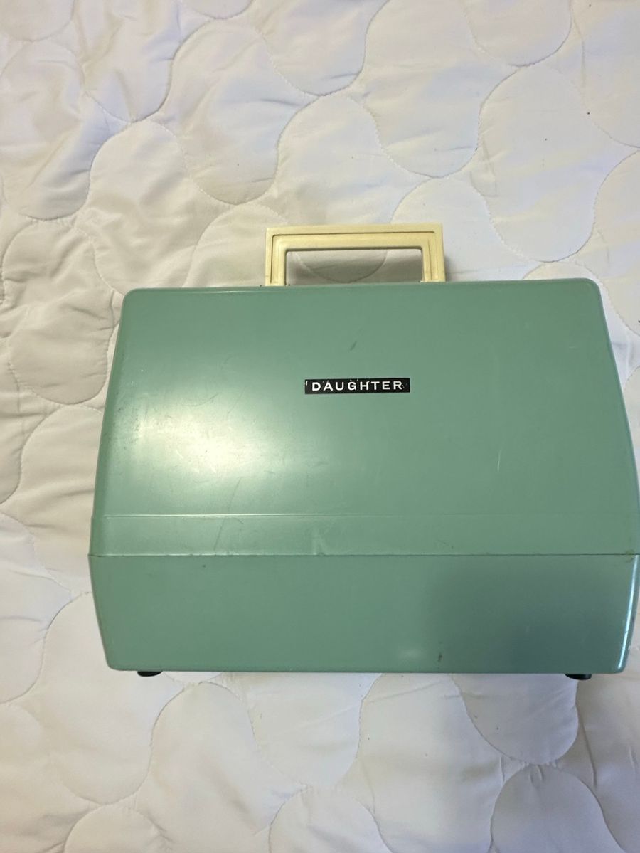 "DAUGHTER" Portable Toy Sewing Machine