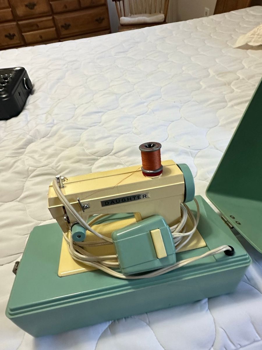 Daughter Portable Electric Sewing Machine with Teal Case