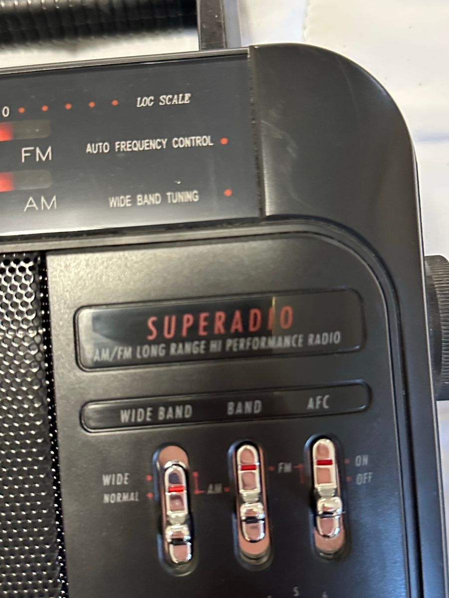 Realistic Radio Superadio AM/FM Long Range Hi Performance Radio