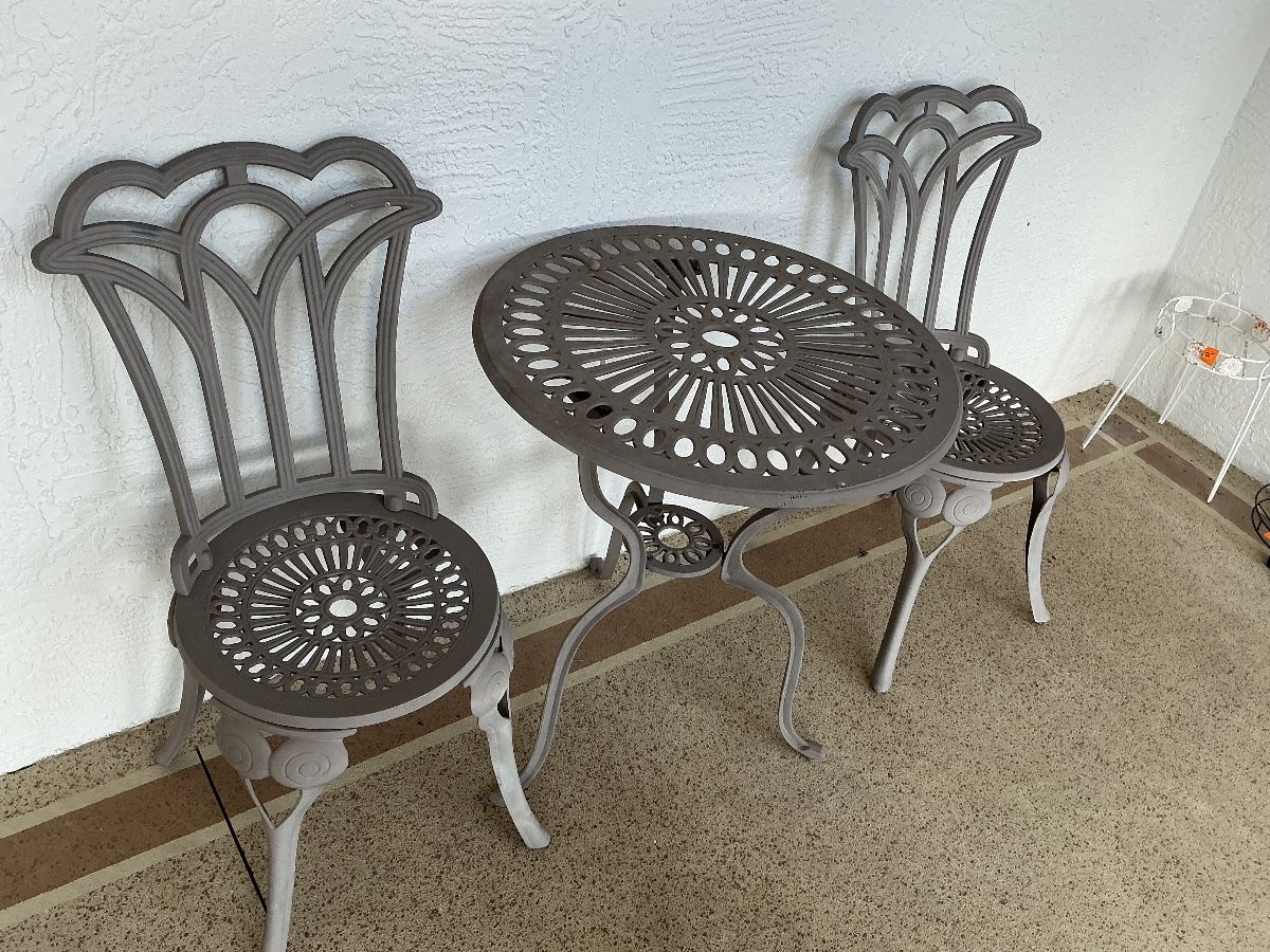 Nice sale in Villlage of Santiago at estate sale in The Villages, FL