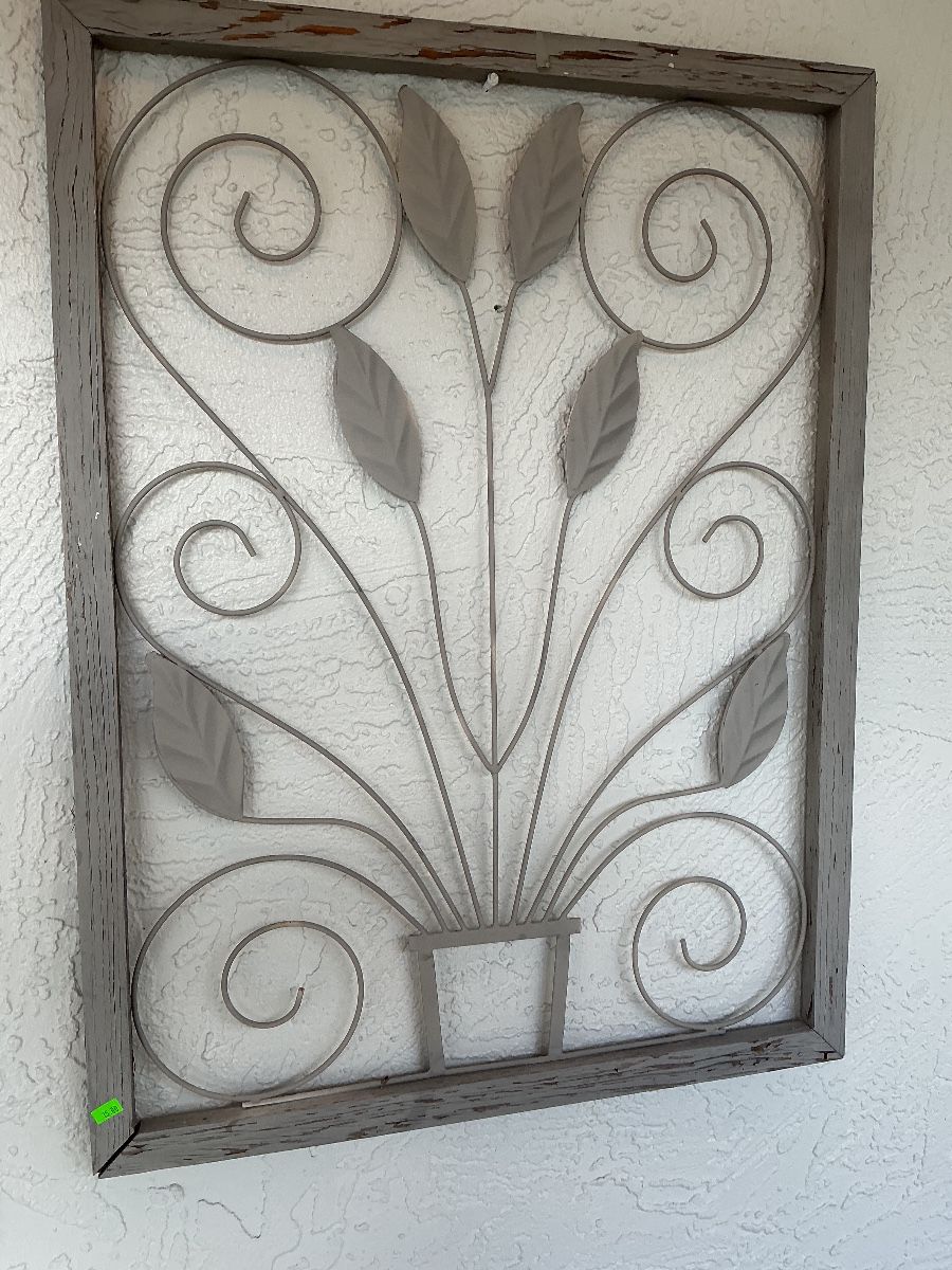 Nice sale in Villlage of Santiago at estate sale in The Villages, FL