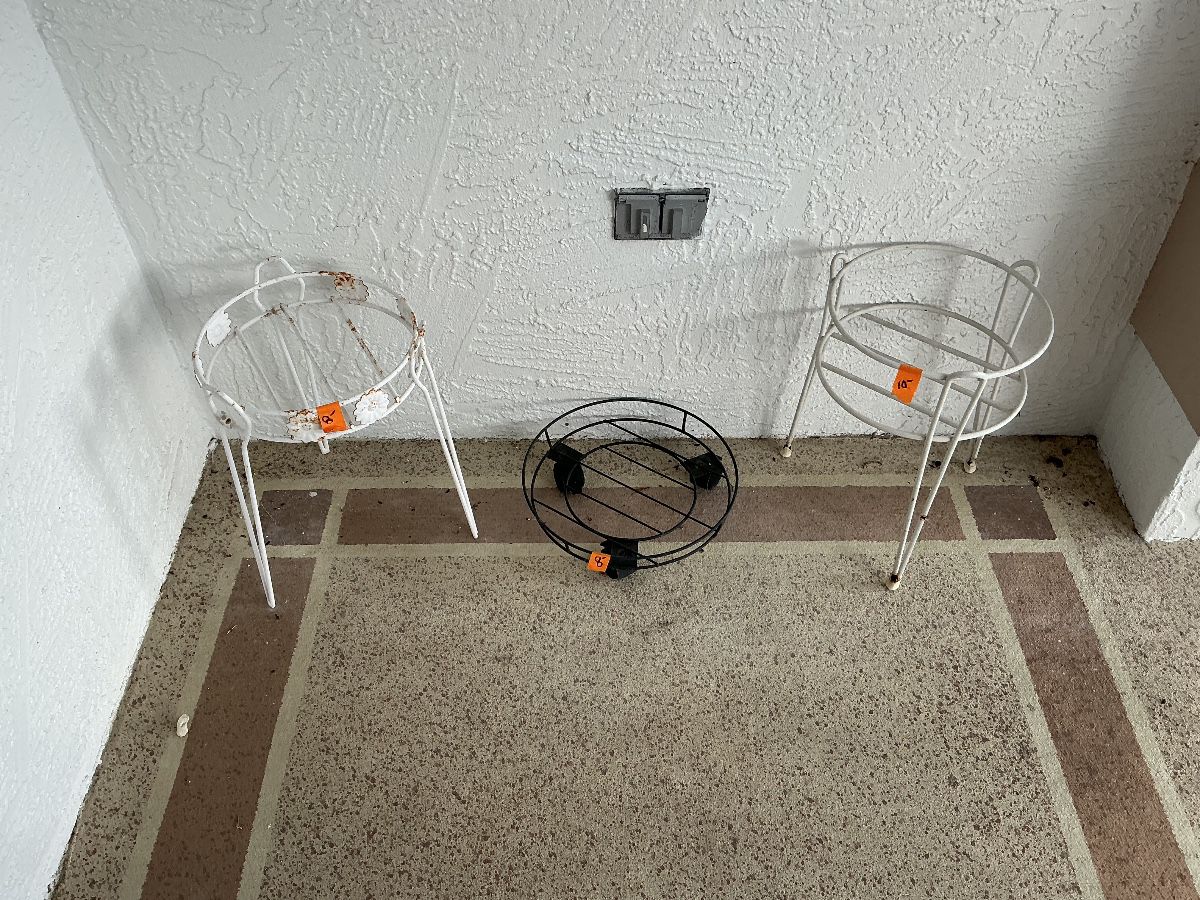 Nice sale in Villlage of Santiago at estate sale in The Villages, FL