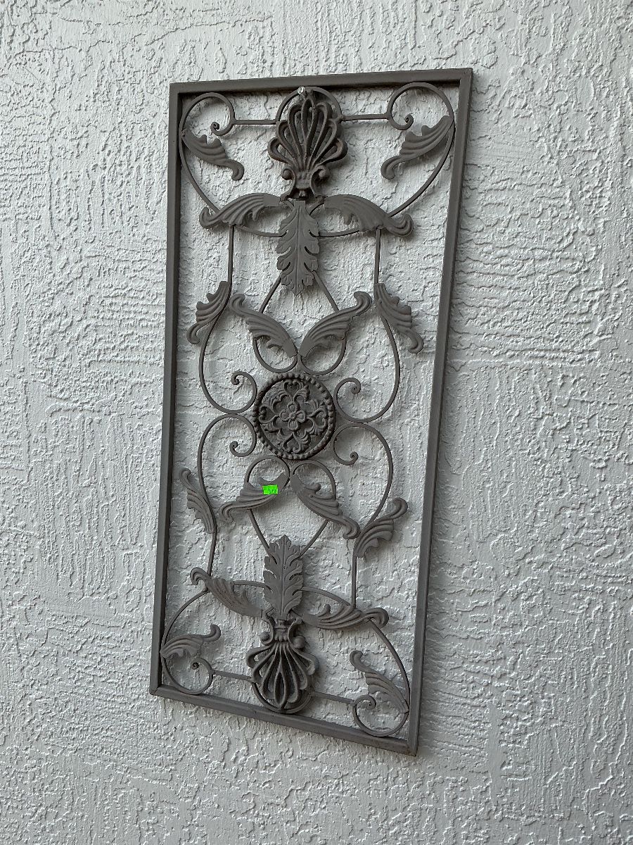 Nice sale in Villlage of Santiago at estate sale in The Villages, FL