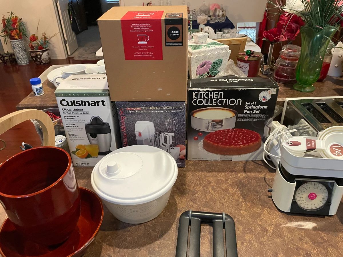 Estate sale ( in Hernando) More pictures  Monday 14th
