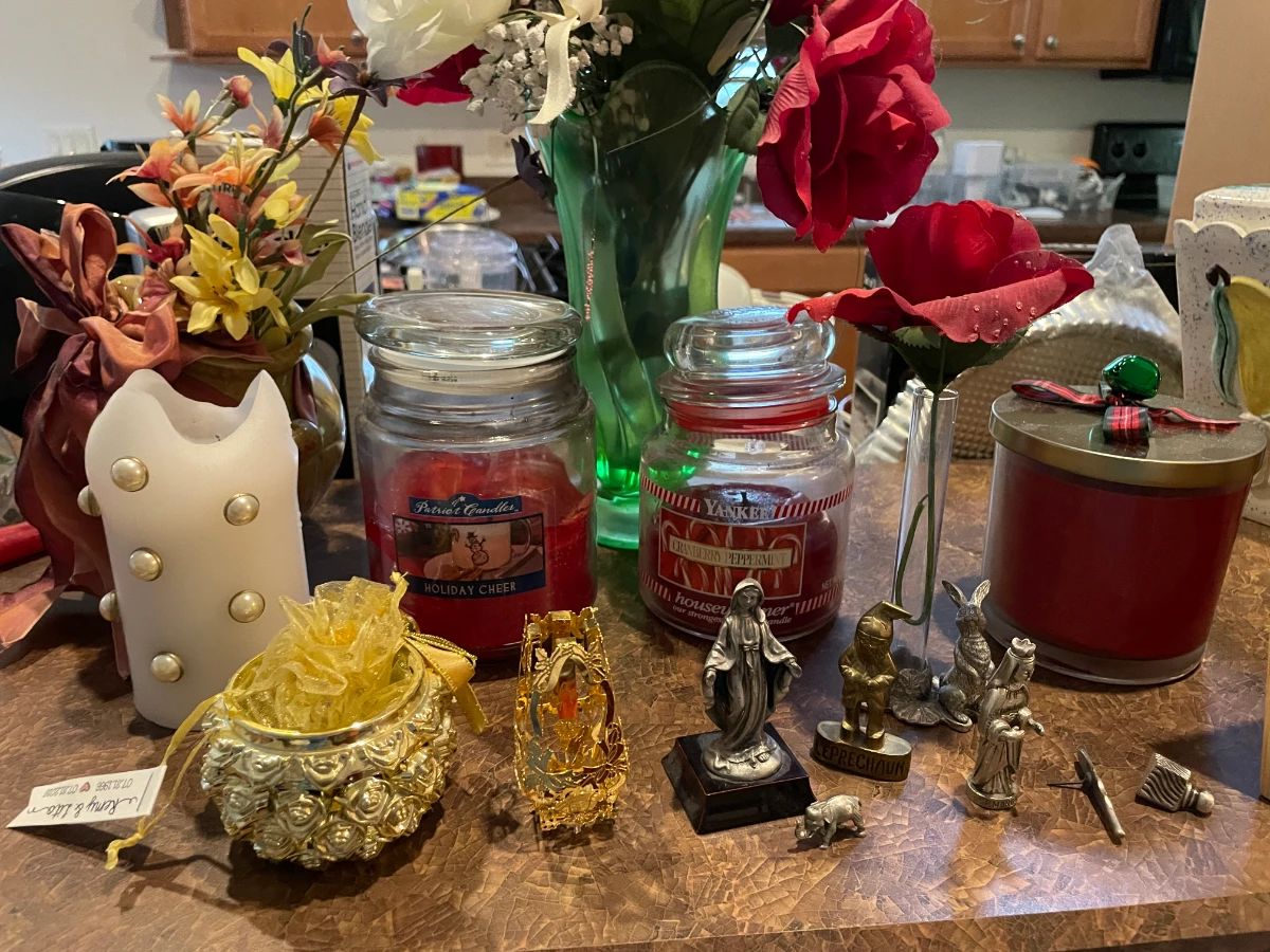 Estate sale ( in Hernando) More pictures  Monday 14th