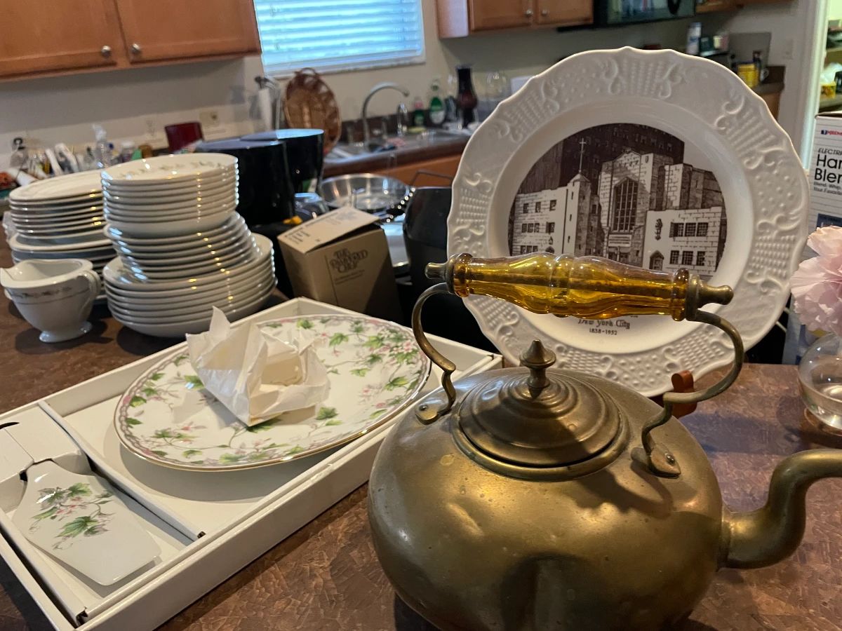 Estate sale ( in Hernando) More pictures  Monday 14th