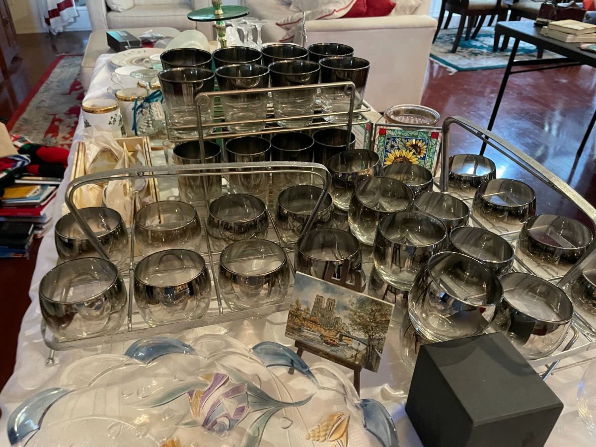 Estate sale ( in Hernando) More pictures  Monday 14th