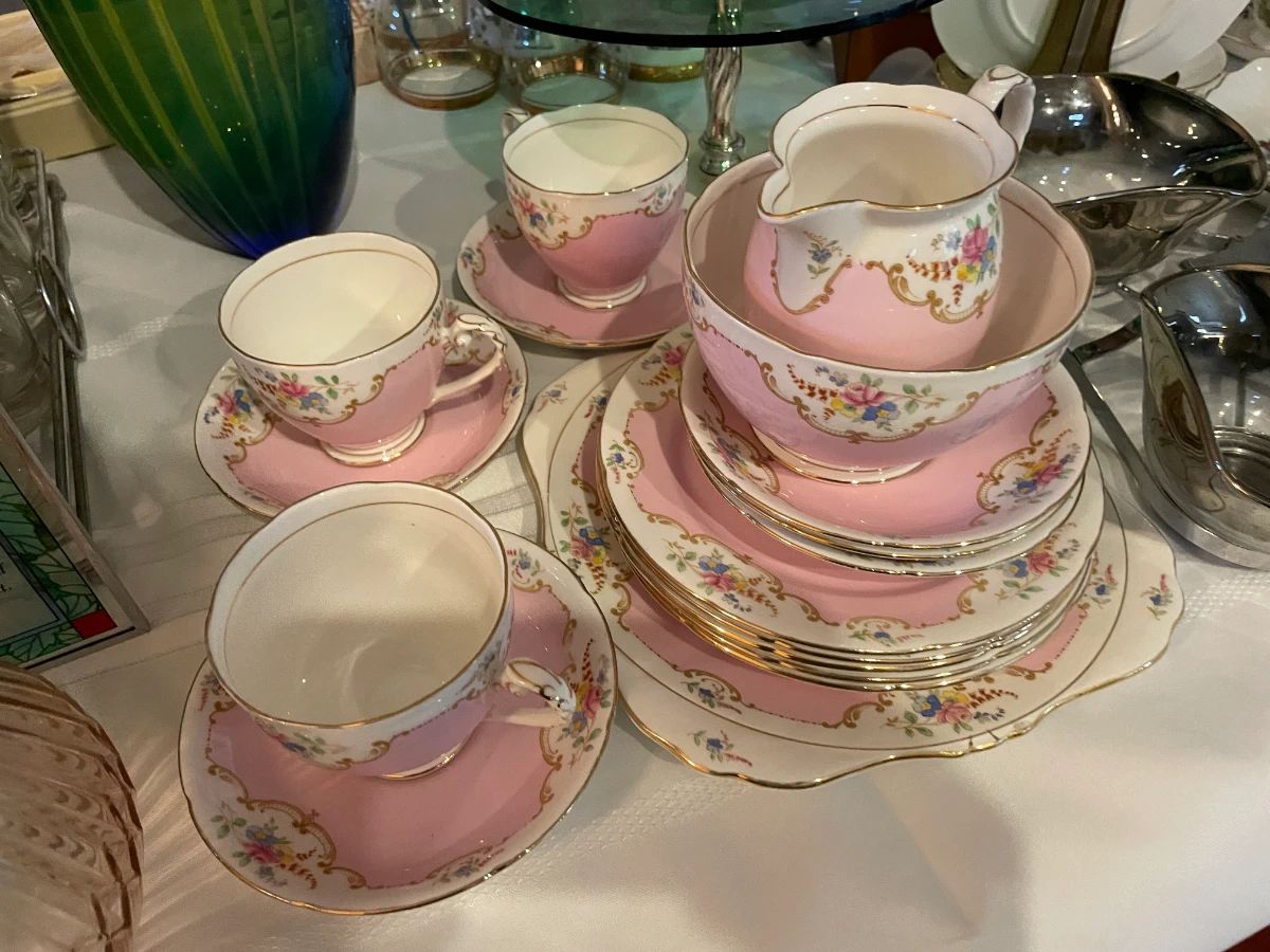 Estate sale ( in Hernando) More pictures  Monday 14th