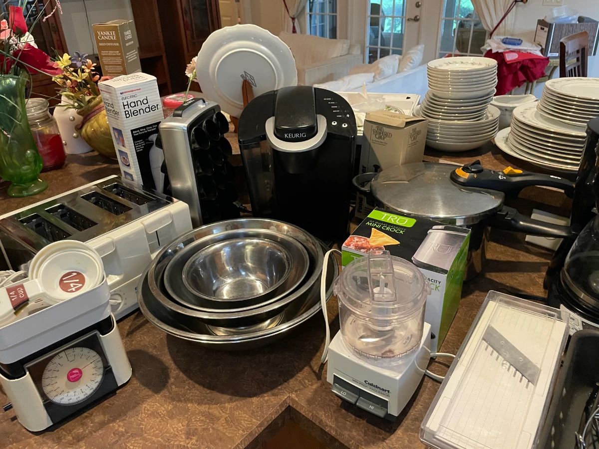 Estate sale ( in Hernando) More pictures  Monday 14th