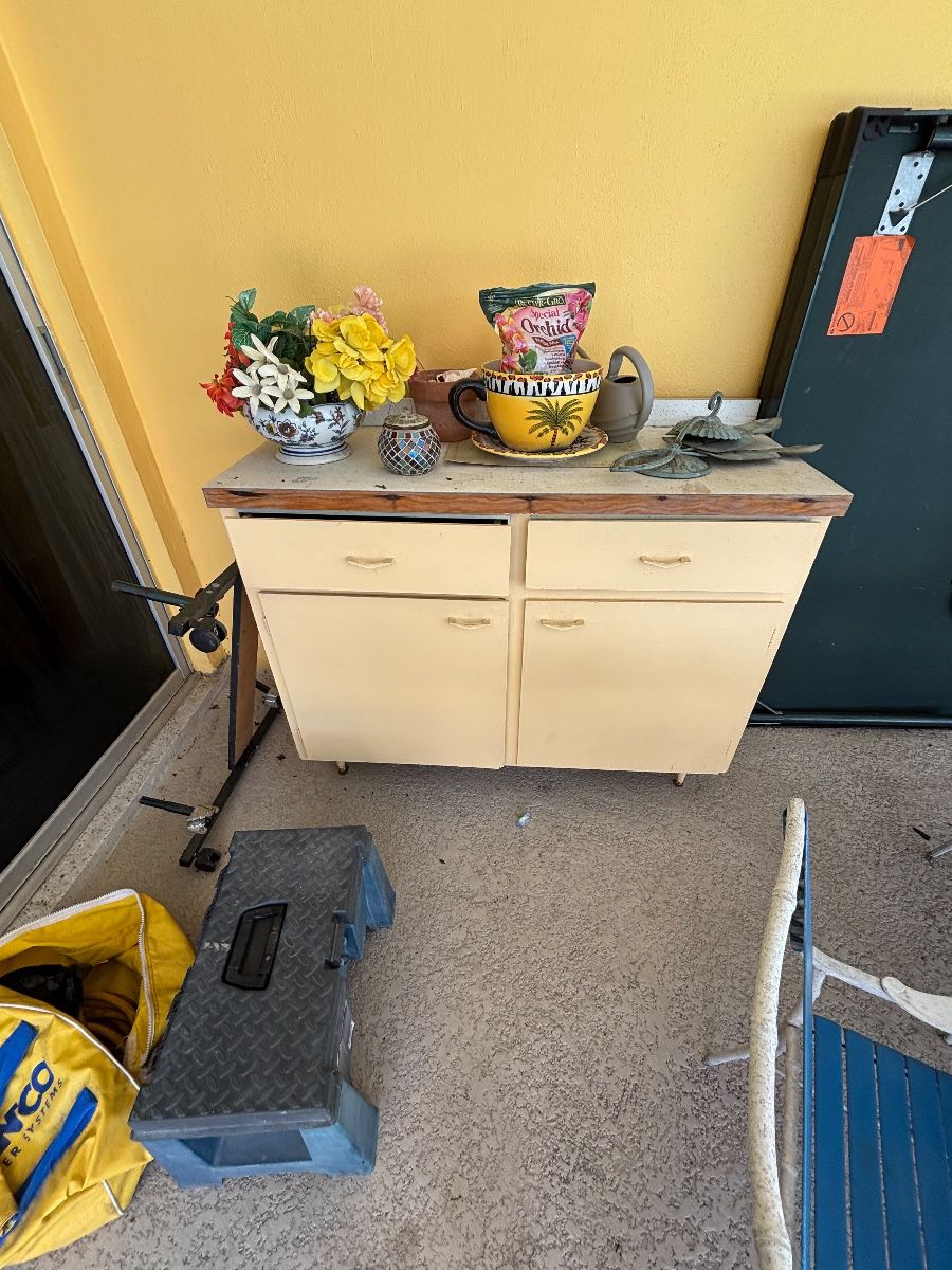 Estate Sale Island Way Clearwater