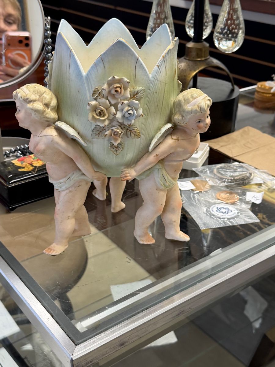 ESTSTE SALE AT WAREHOUSE FULL CONTENTS JEWELRY CLOCKS ART NEAT STUFF