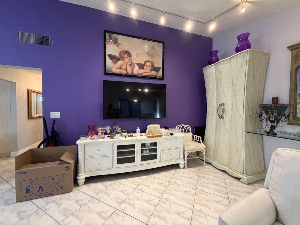 West Lake Worth Estate Sale