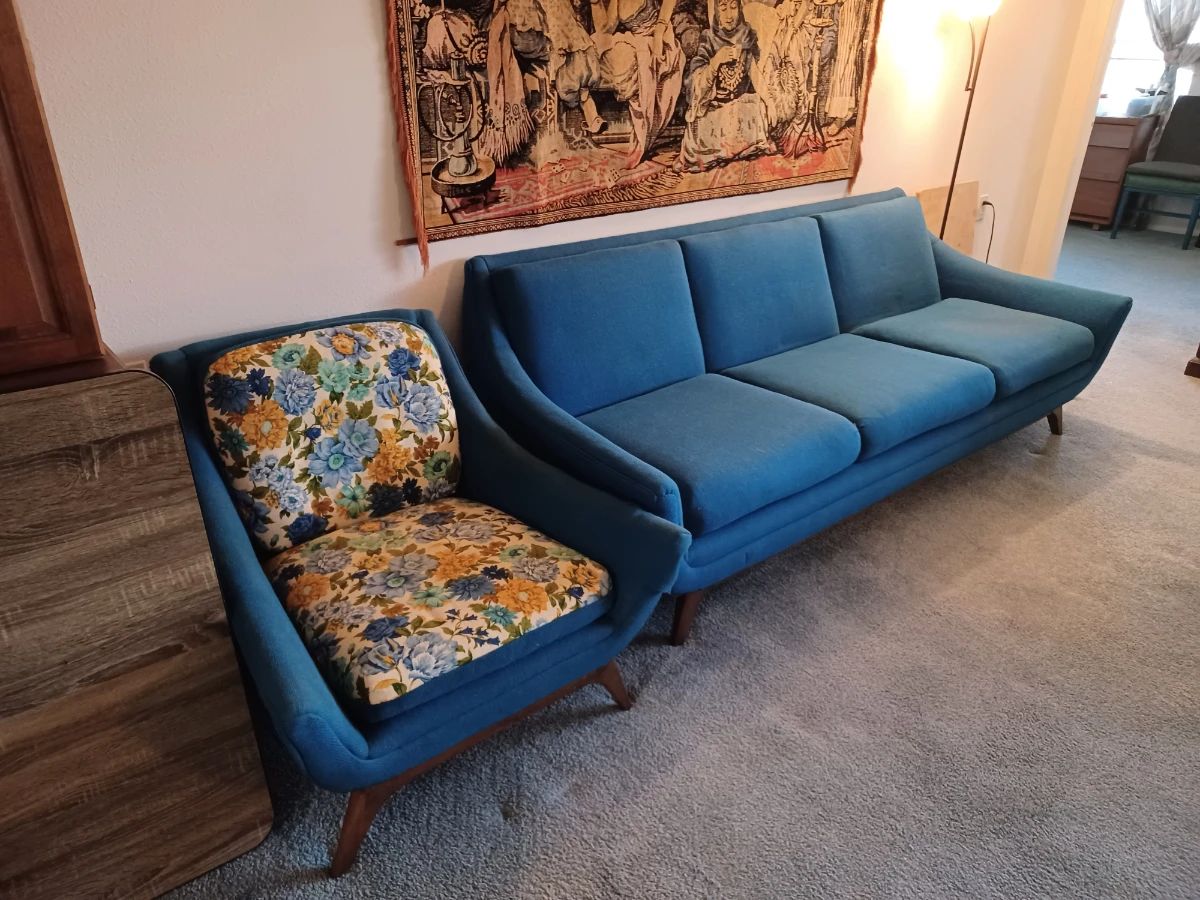 Beautiful Vintage and MCM Heritage Lake Community Sale.