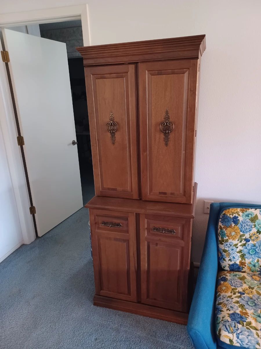 Beautiful Vintage and MCM Heritage Lake Community Sale.