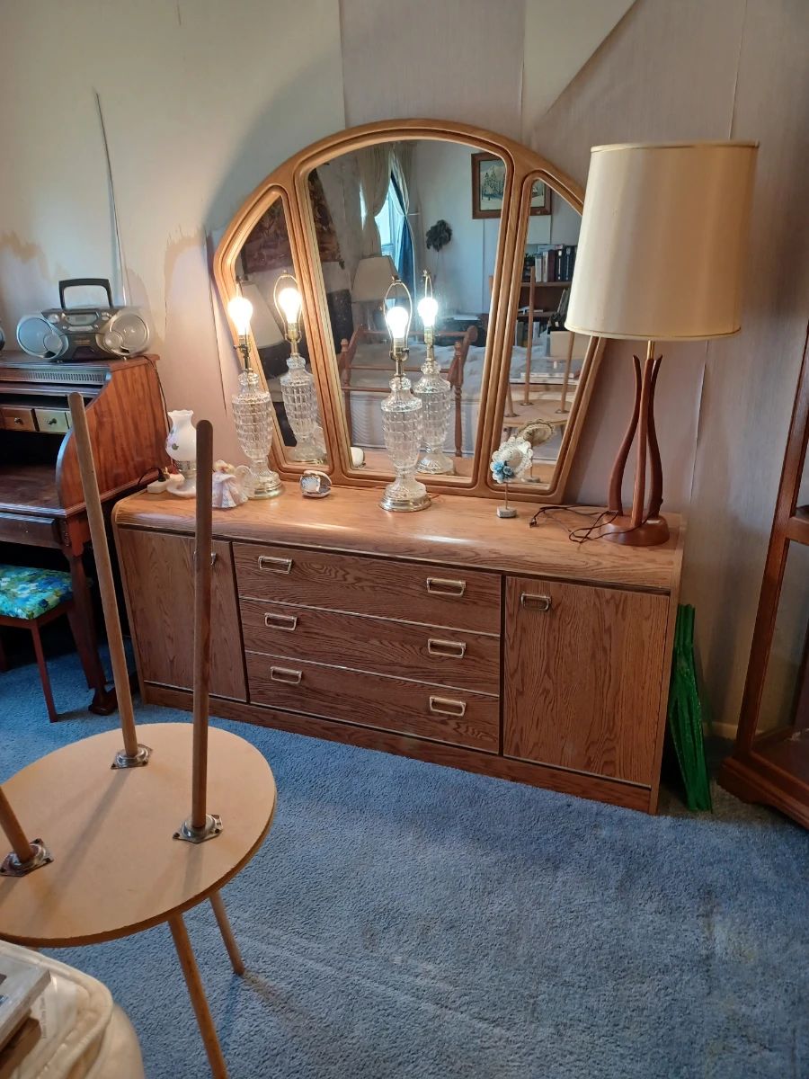 Beautiful Vintage and MCM Heritage Lake Community Sale.