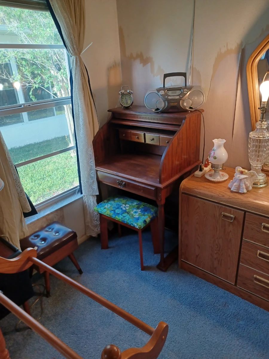 Beautiful Vintage and MCM Heritage Lake Community Sale.