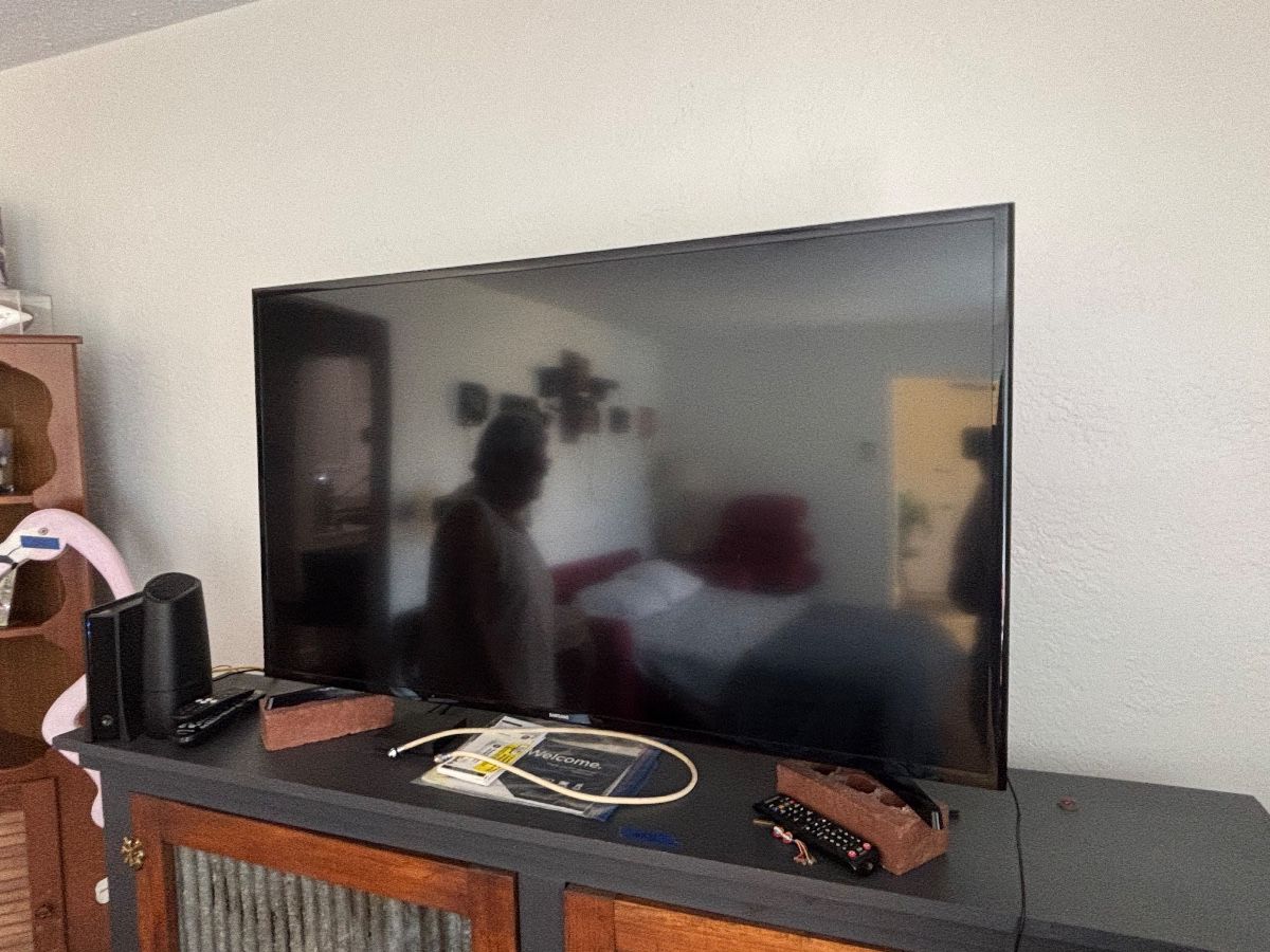 Electronics Lot: Television and Networking Equipment