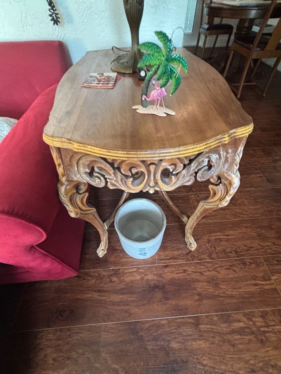 Vintage Ornate Accent Table with Ceramic Crock and Lamp