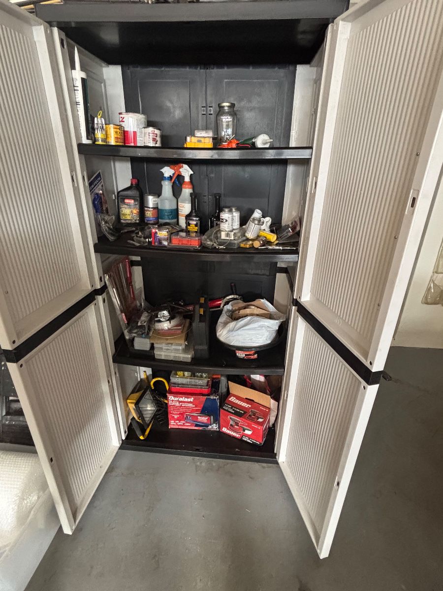 Garage & Workshop Storage Lot