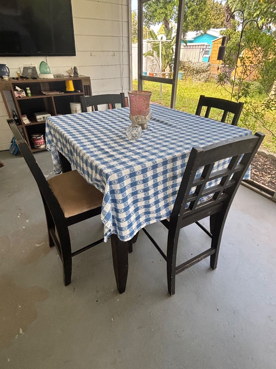 Dining Table with Chairs and Tablecloth Lot