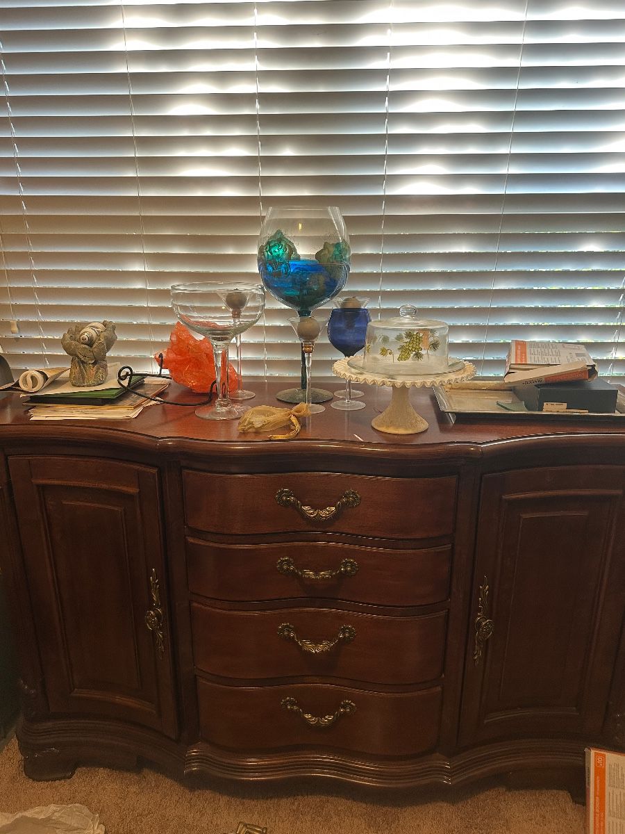 Fort Worth’s Ultimate Treasure Hunt: EVERYTHING MUST GO on Race Street!